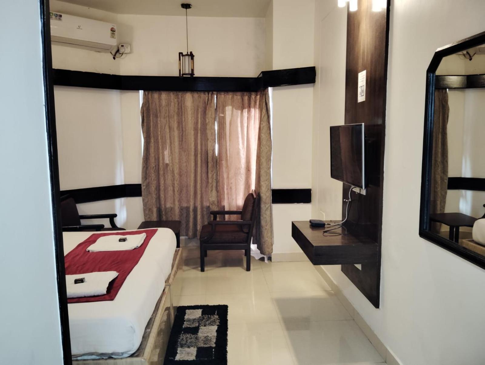 Hotel New Rajdarshan Madikeri Exterior photo